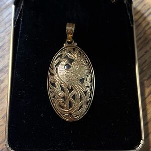 Vintage Authentic Ming’s Hawaii 14k gold black onyx Phoenix Bird Pendant